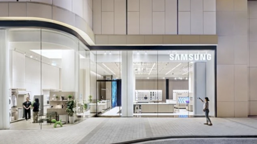 Samsung opens new store in Hanoi